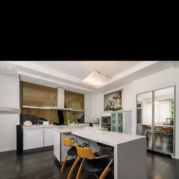 Продается 3-х комнатная квартира, 126 м²