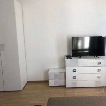 Продается 1-комнатная квартира, 48 м²