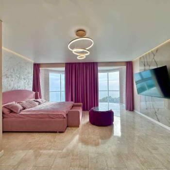 Сдается 2-х комнатная квартира, 130 м²