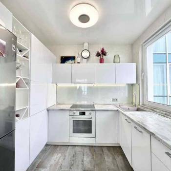 Сдается 2-х комнатная квартира, 130 м²