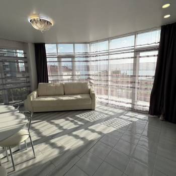 Продается 1-комнатная квартира, 53 м²