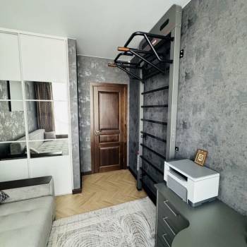 Продается Многокомнатная квартира, 81 м²