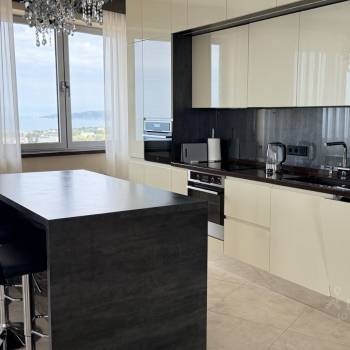 Продается 2-х комнатная квартира, 134,2 м²