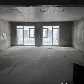 Продается 1-комнатная квартира, 105,5 м²