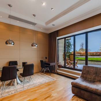 Продается 2-х комнатная квартира, 90 м²