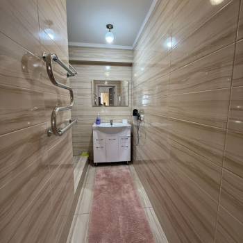 Сдается 2-х комнатная квартира, 77 м²