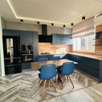 Продается 3-х комнатная квартира, 130 м²