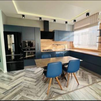 Продается 3-х комнатная квартира, 130 м²
