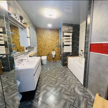 Продается 3-х комнатная квартира, 130 м²