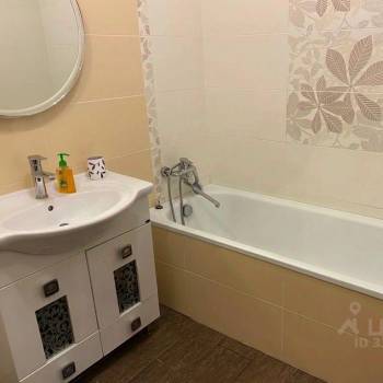 Сдается Многокомнатная квартира, 60 м²