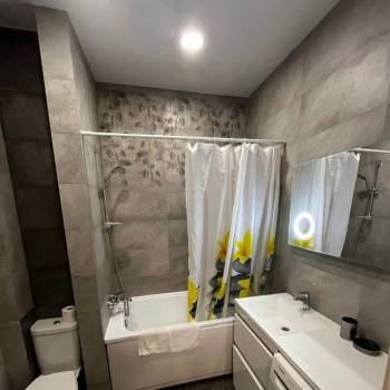 Сдается 2-х комнатная квартира, 75 м²