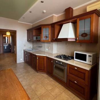 Продается 3-х комнатная квартира, 140 м²