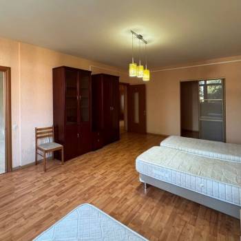 Продается 3-х комнатная квартира, 140 м²
