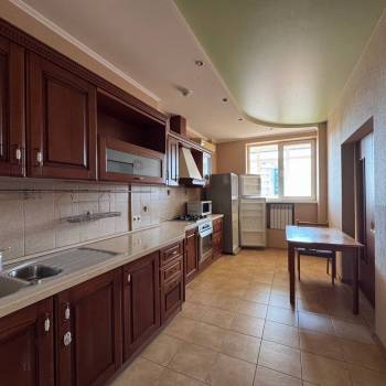 Продается 3-х комнатная квартира, 140 м²