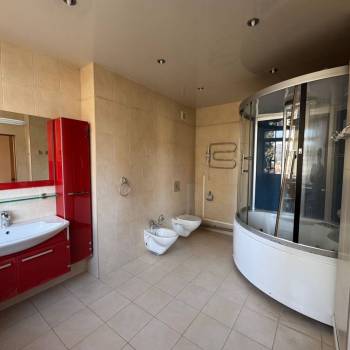Продается 3-х комнатная квартира, 140 м²