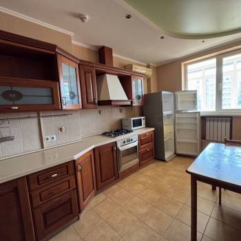 Продается 3-х комнатная квартира, 140 м²