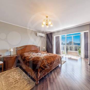 Сдается Многокомнатная квартира, 139 м²