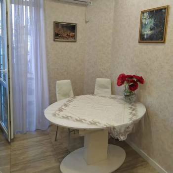 Продается 1-комнатная квартира, 42 м²