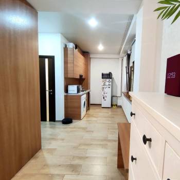 Продается 1-комнатная квартира, 32 м²