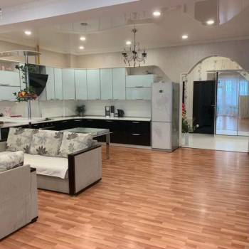 Продается 3-х комнатная квартира, 137 м²