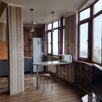 Сдается 1-комнатная квартира, 56 м²