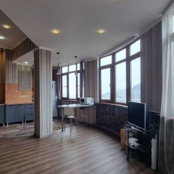 Сдается 1-комнатная квартира, 56 м²