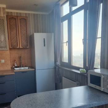 Сдается 1-комнатная квартира, 56 м²