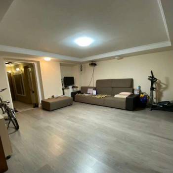 Продается Многокомнатная квартира, 101 м²