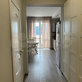 Продается 1-комнатная квартира, 66 м²