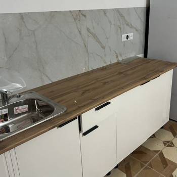 Продается 1-комнатная квартира, 175 м²