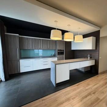 Продается 2-х комнатная квартира, 102 м²