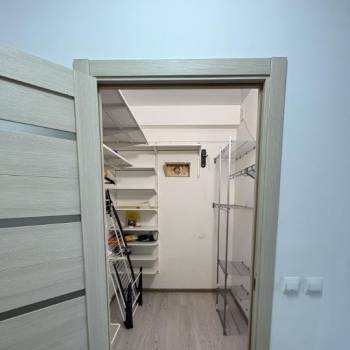Продается 1-комнатная квартира, 74 м²