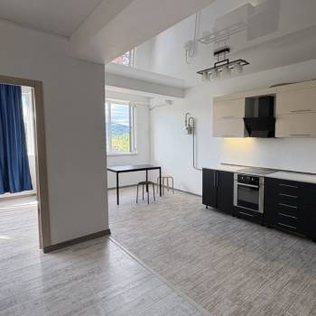 Продается 1-комнатная квартира, 74 м²
