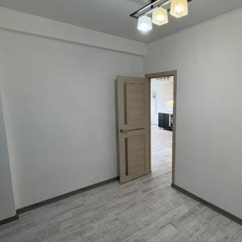 Продается 1-комнатная квартира, 74 м²