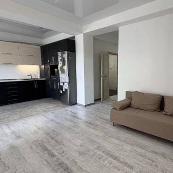 Продается 1-комнатная квартира, 74 м²