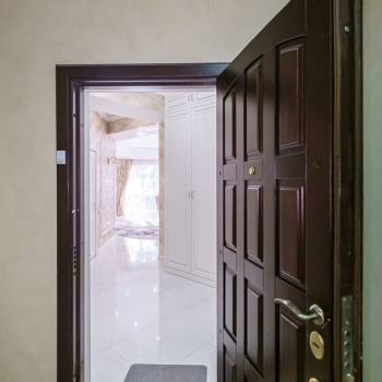 Продается 1-комнатная квартира, 104,1 м²