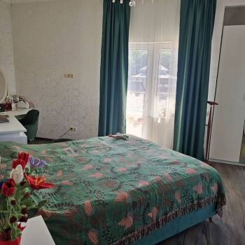 Продается Многокомнатная квартира, 130 м²