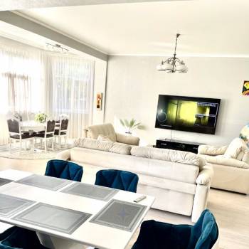 Продается 3-х комнатная квартира, 133 м²
