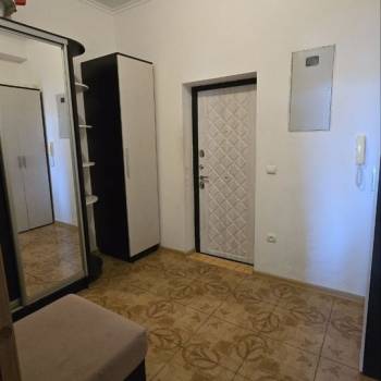Продается 1-комнатная квартира, 63,6 м²