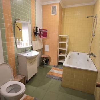 Продается 1-комнатная квартира, 63,6 м²