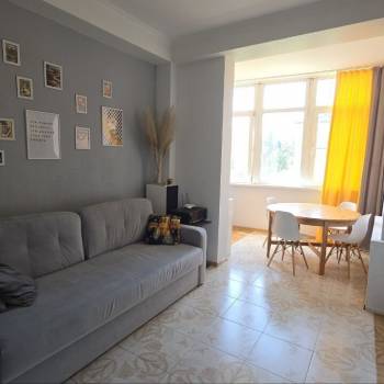 Продается 1-комнатная квартира, 63,6 м²