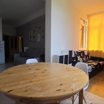 Продается 1-комнатная квартира, 63,6 м²