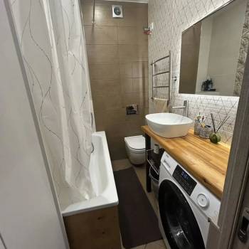 Продается 1-комнатная квартира, 42 м²