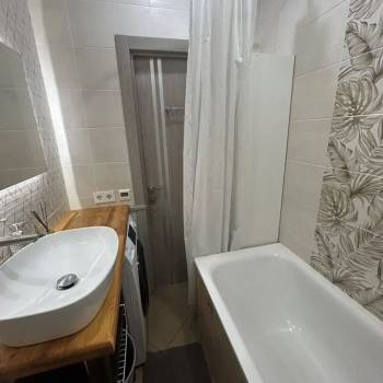 Продается 1-комнатная квартира, 42 м²