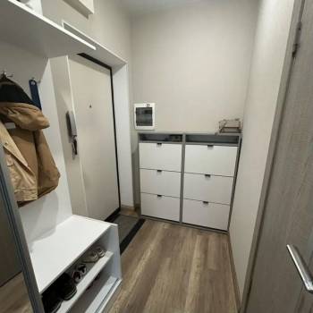 Продается 1-комнатная квартира, 42 м²