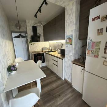 Продается 1-комнатная квартира, 42 м²