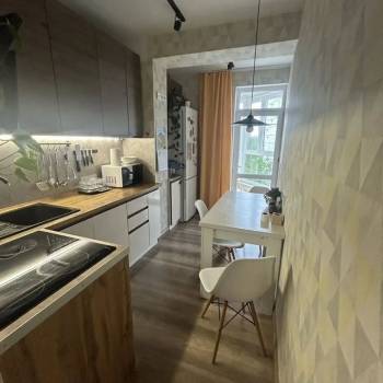 Продается 1-комнатная квартира, 42 м²