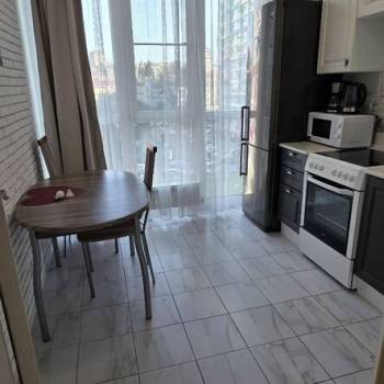 Сдается 1-комнатная квартира, 38 м²