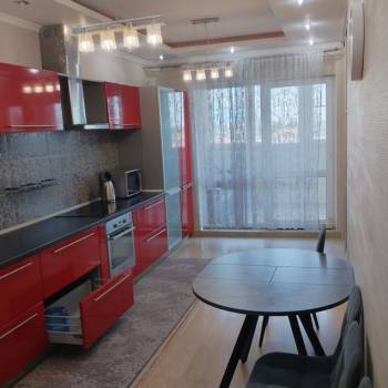 Сдается 2-х комнатная квартира, 90 м²