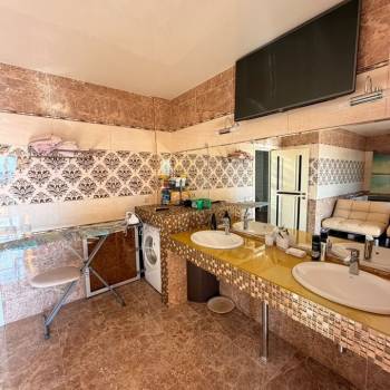 Сдается 2-х комнатная квартира, 150 м²